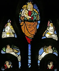 Vidriera que representa a la Virgen y el Niño con el Niño Jesús llevando la Cruz, Ángeles Músicos con Instrumentos inusuales